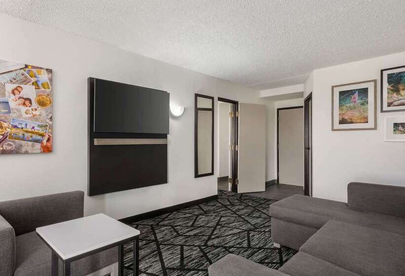 ホテル La Quinta By Wyndham Cleveland Airport West