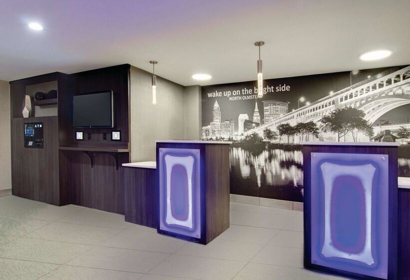 ホテル La Quinta By Wyndham Cleveland Airport West