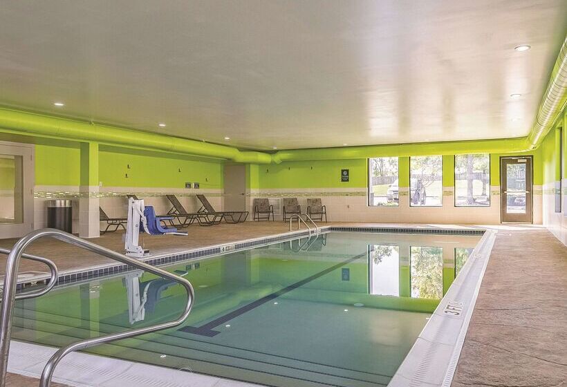 ホテル La Quinta By Wyndham Cleveland Airport West