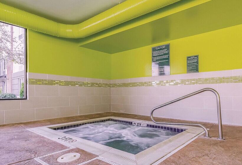 ホテル La Quinta By Wyndham Cleveland Airport West