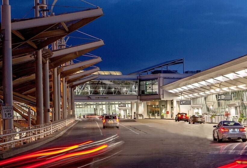 هتل La Quinta By Wyndham Cleveland Airport West