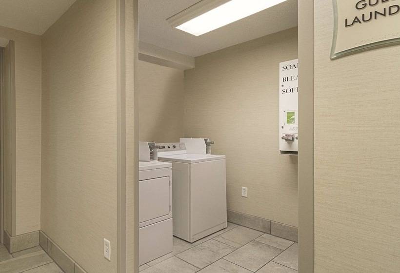 ホテル La Quinta By Wyndham Cleveland Airport West