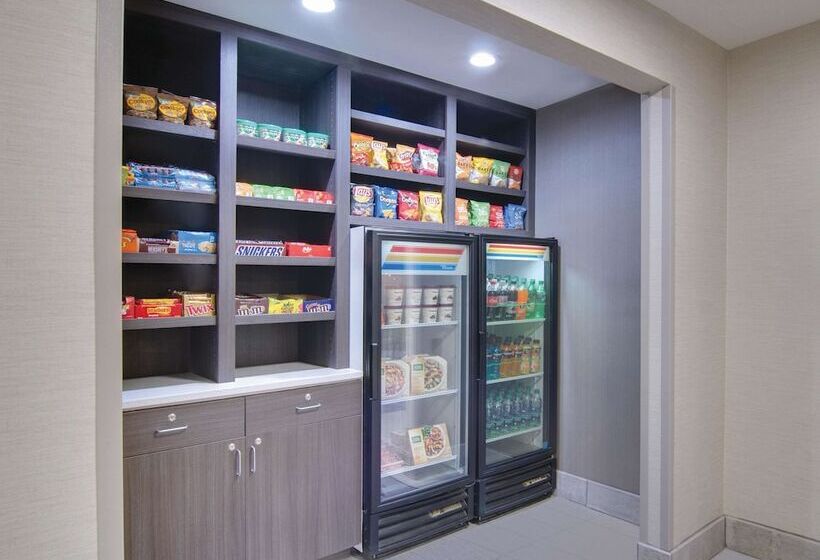 ホテル La Quinta By Wyndham Cleveland Airport West