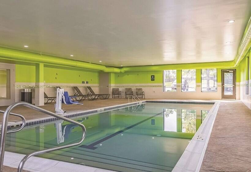 ホテル La Quinta By Wyndham Cleveland Airport West