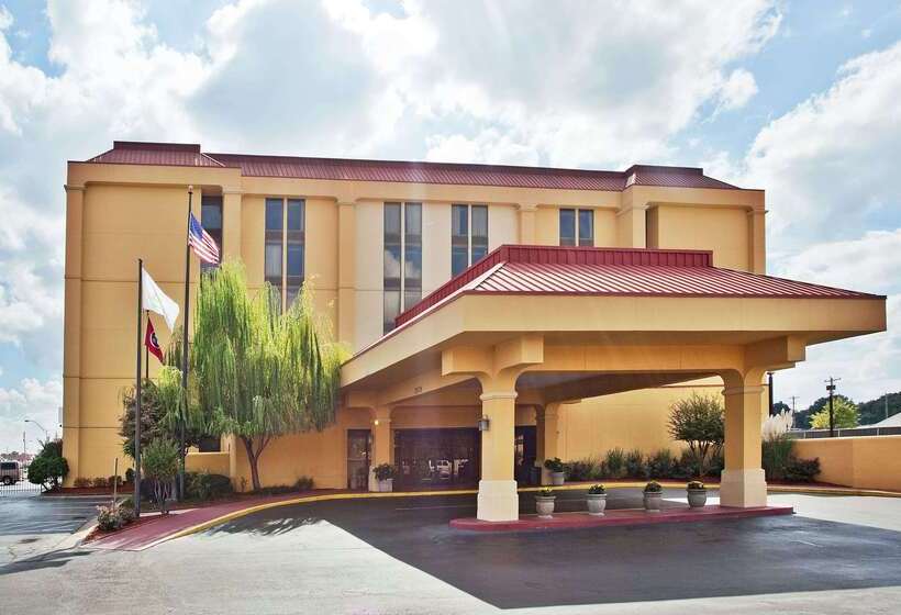 酒店 La Quinta By Wyndham Memphis Airport Graceland