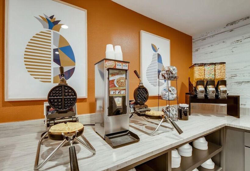 فندق Orangewood Inn And Suites Midtown