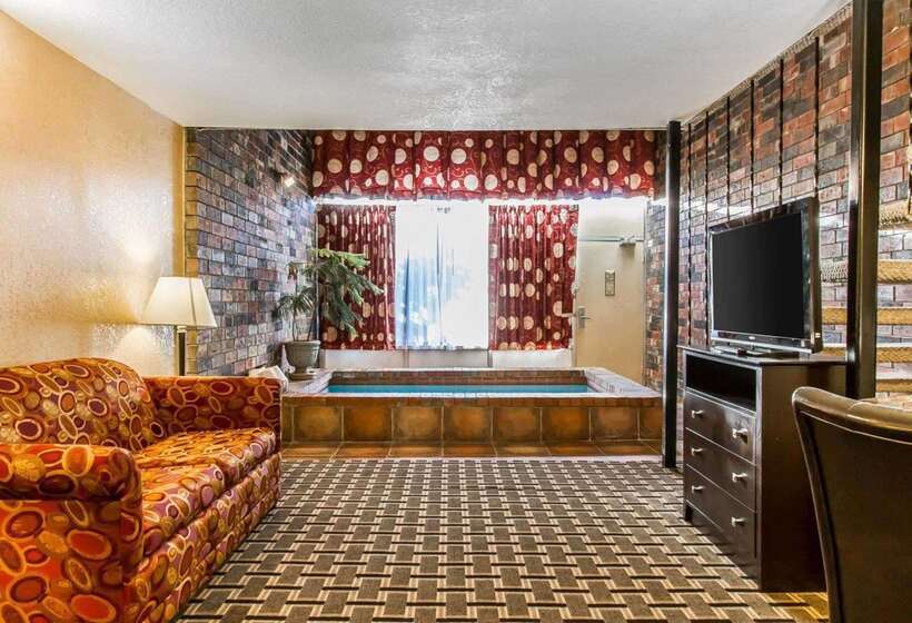 Szálloda Quality Inn Ada Near University