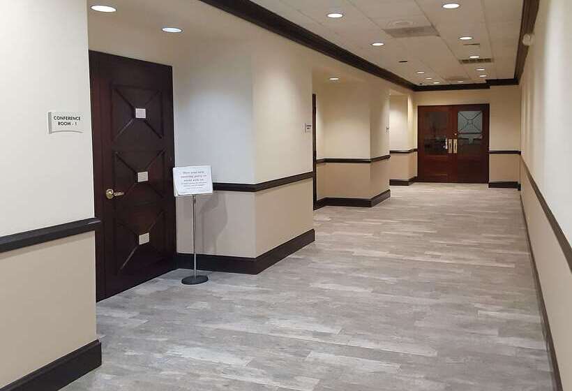 Отель Quality Inn