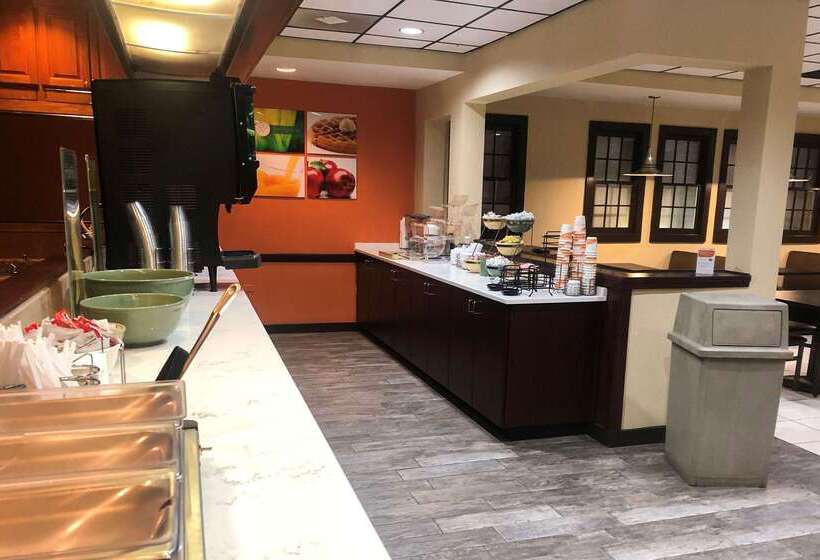 Отель Quality Inn