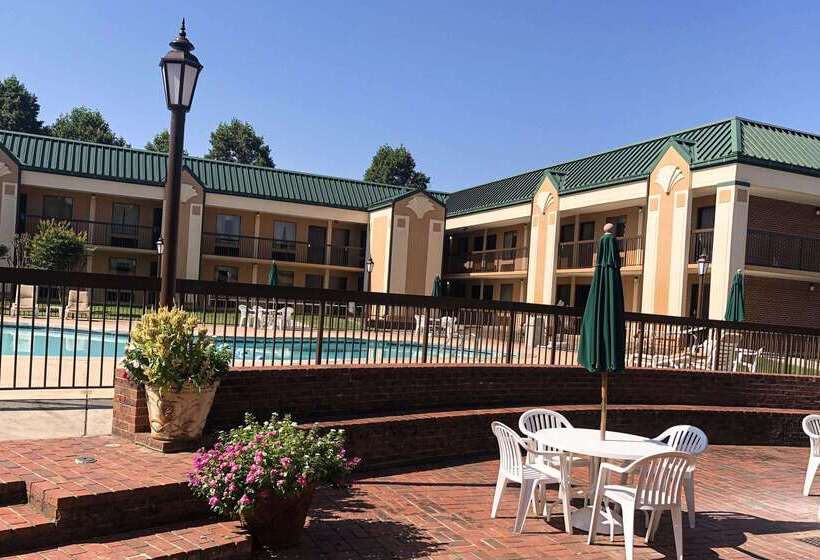 Отель Quality Inn