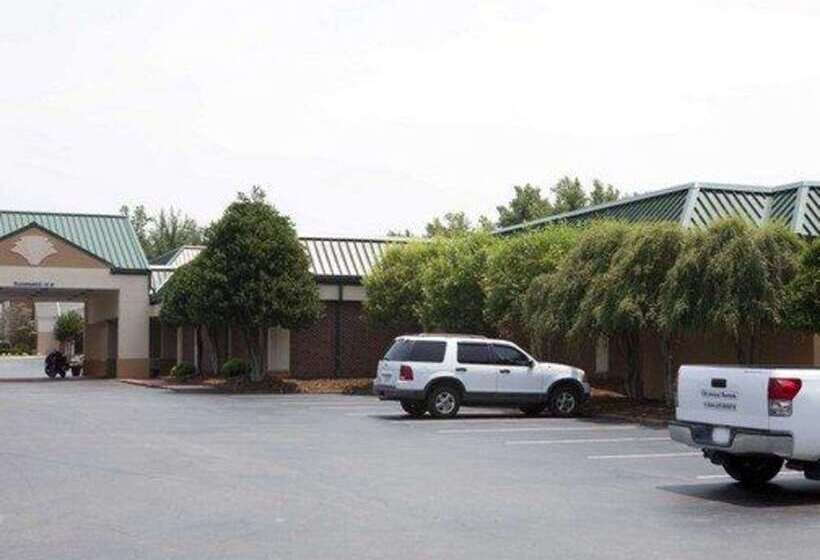 Отель Quality Inn