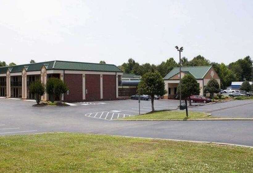 Отель Quality Inn