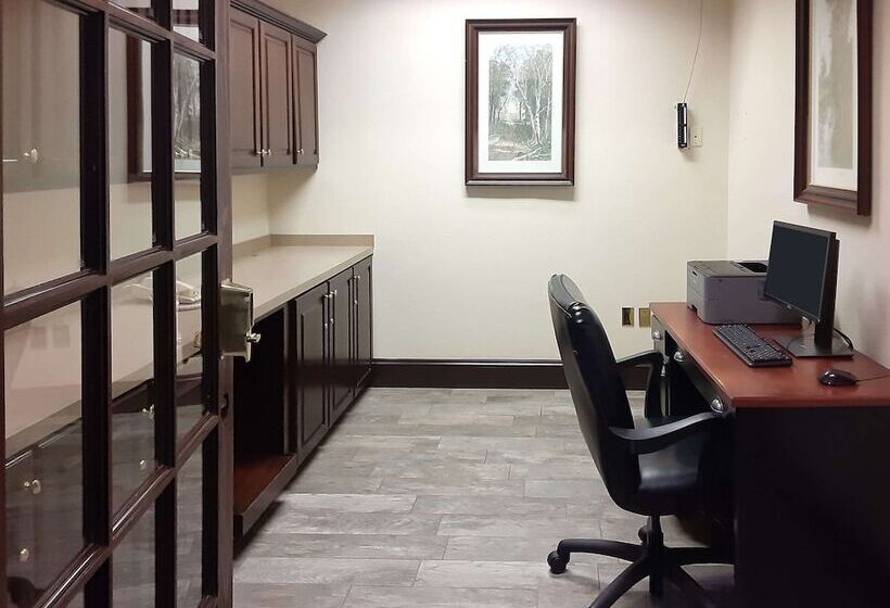 Отель Quality Inn