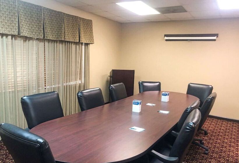 Отель Quality Inn