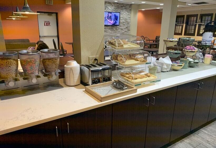 Отель Quality Inn