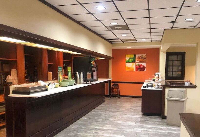 Отель Quality Inn