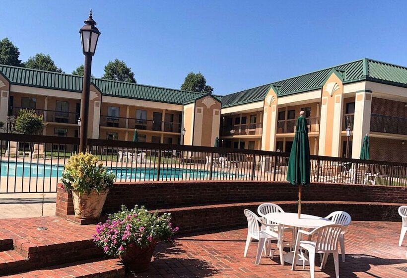 Отель Quality Inn