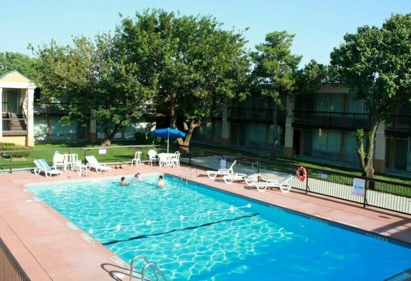 فندق Quality Inn