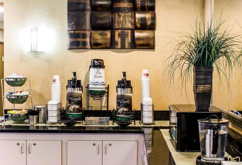 Отель Quality Inn Roanoke Near Lake Gaston