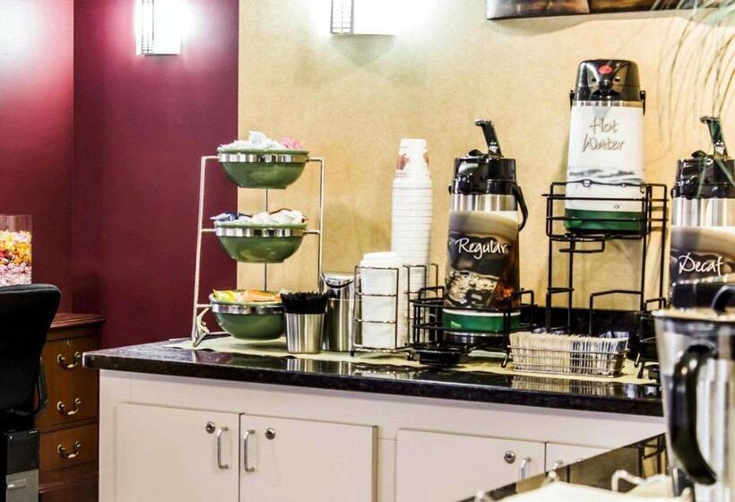 호텔 Quality Inn Roanoke Near Lake Gaston