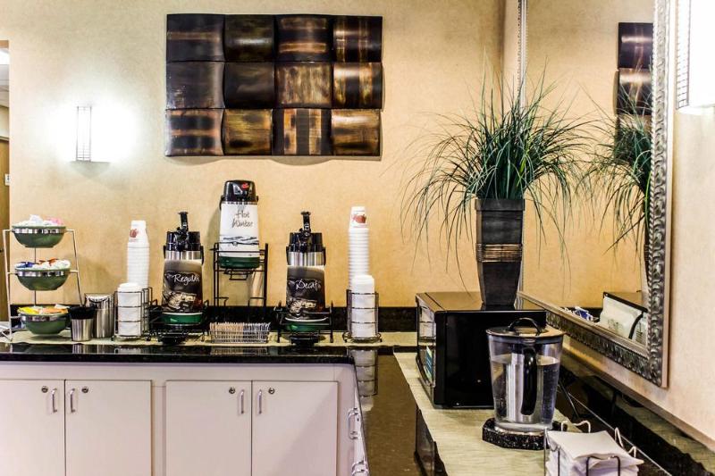 Отель Quality Inn Roanoke Near Lake Gaston