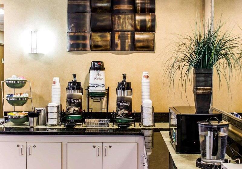 Отель Quality Inn Roanoke Near Lake Gaston