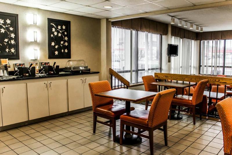 Отель Quality Inn Roanoke Near Lake Gaston