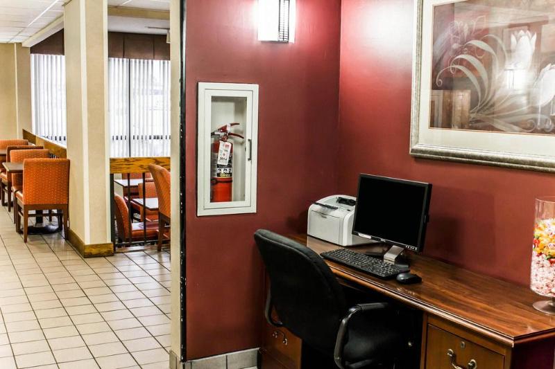 Отель Quality Inn Roanoke Near Lake Gaston