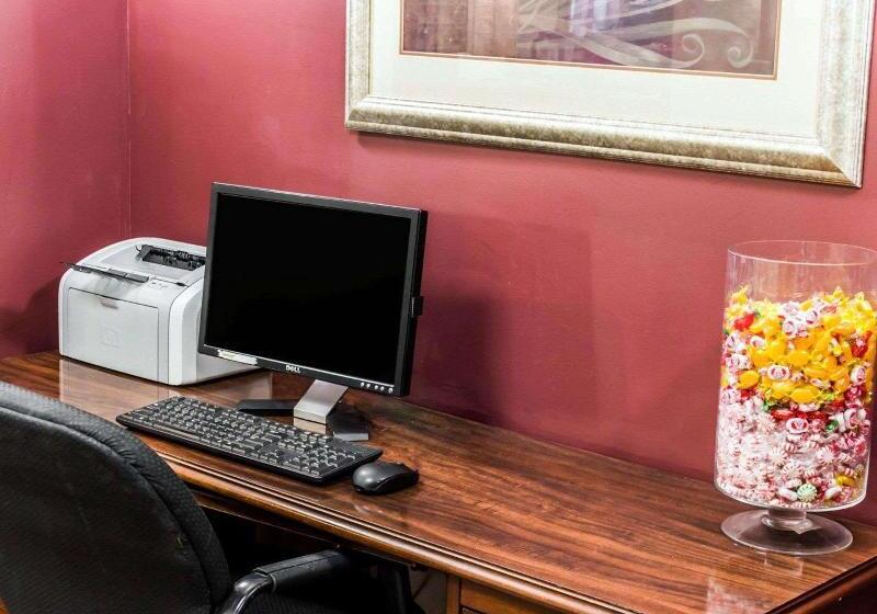 Отель Quality Inn Roanoke Near Lake Gaston