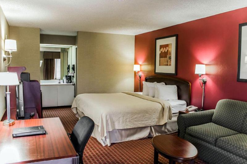 Отель Quality Inn Roanoke Near Lake Gaston