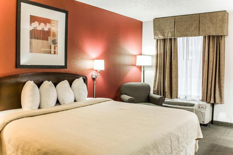 Отель Quality Inn Roanoke Near Lake Gaston