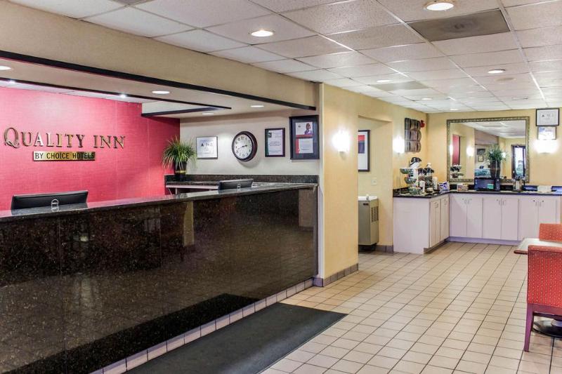 Отель Quality Inn Roanoke Near Lake Gaston