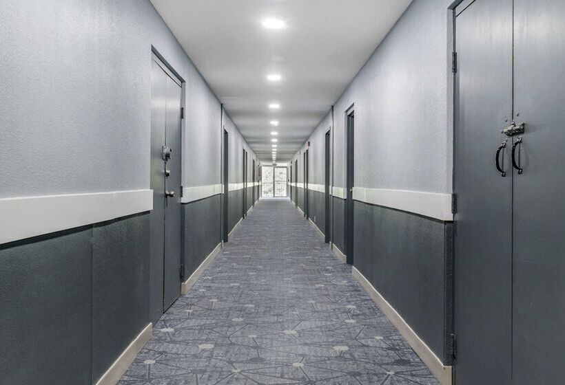 호텔 Quality Inn & Suites Banquet Center