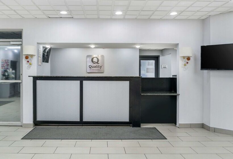 호텔 Quality Inn & Suites Banquet Center