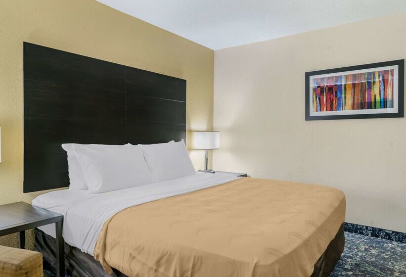 호텔 Quality Inn & Suites Banquet Center