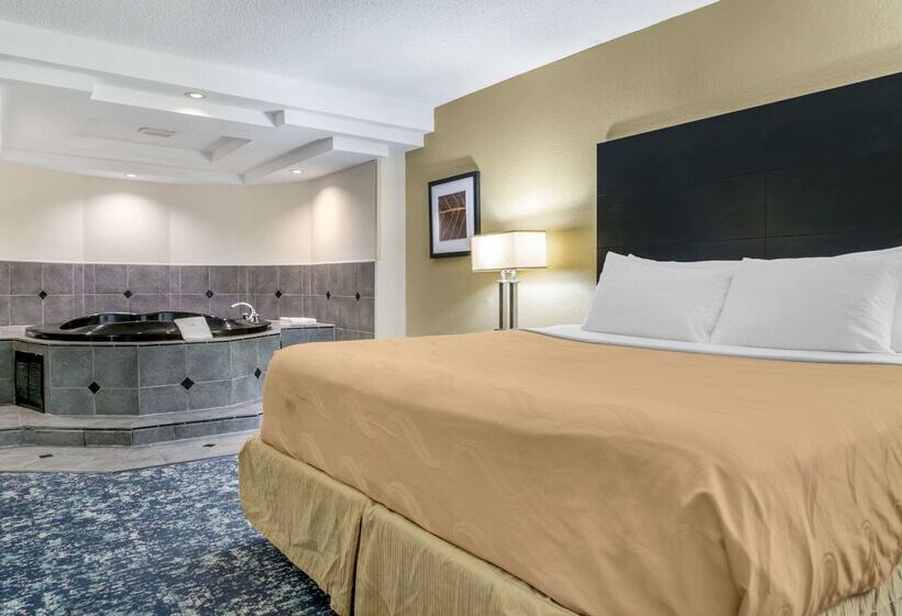 호텔 Quality Inn & Suites Banquet Center