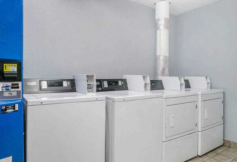 호텔 Quality Inn & Suites Banquet Center