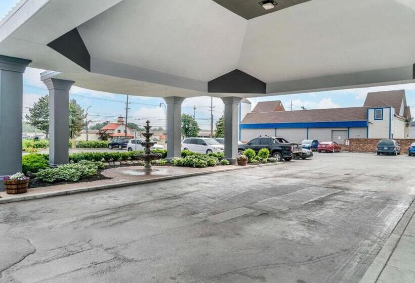 호텔 Quality Inn & Suites Banquet Center