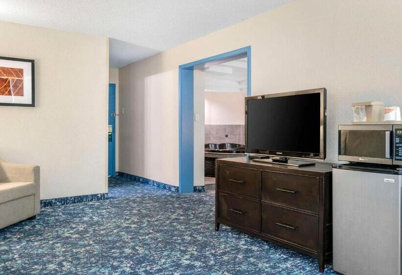 호텔 Quality Inn & Suites Banquet Center