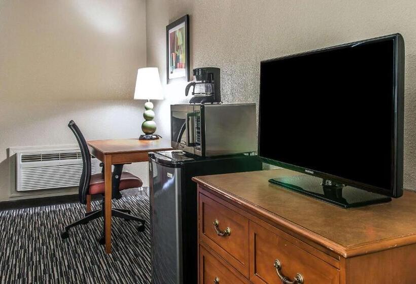 호텔 Quality Inn & Suites Banquet Center