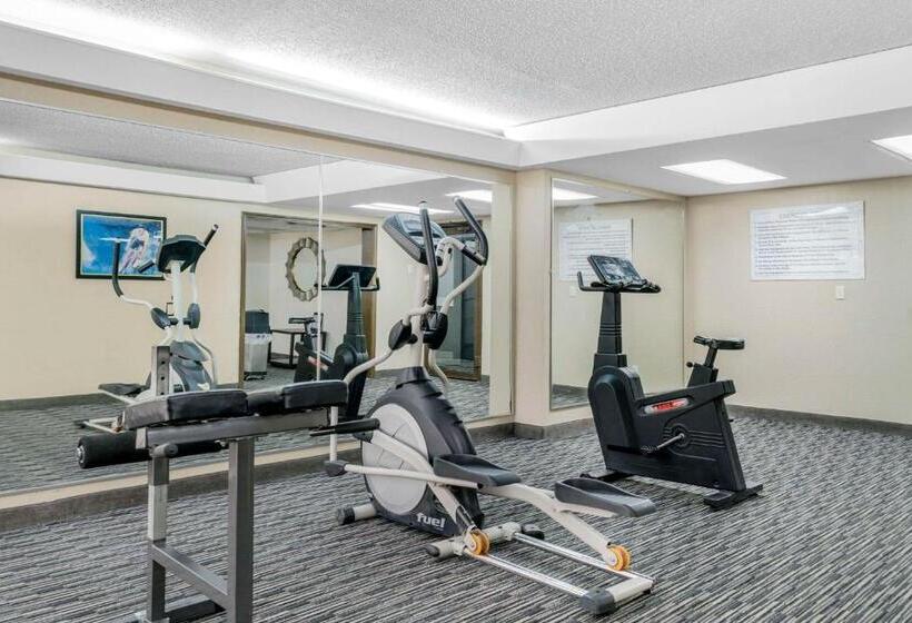 호텔 Quality Inn & Suites Banquet Center