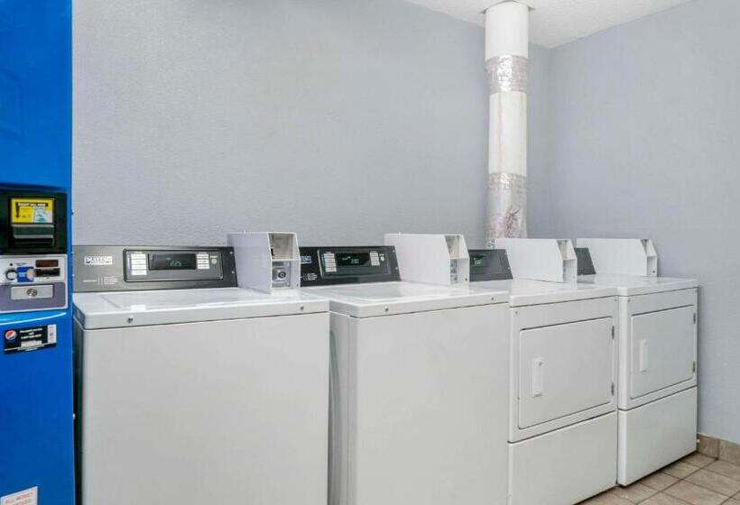 호텔 Quality Inn & Suites Banquet Center