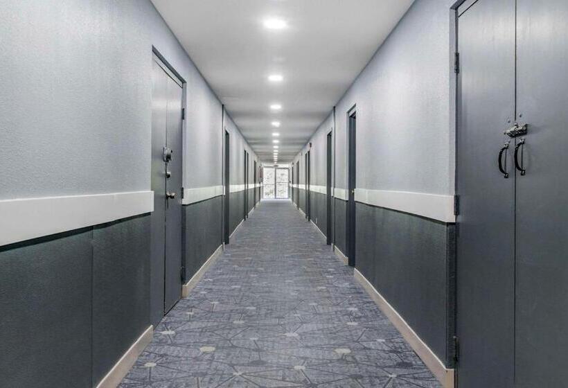 호텔 Quality Inn & Suites Banquet Center