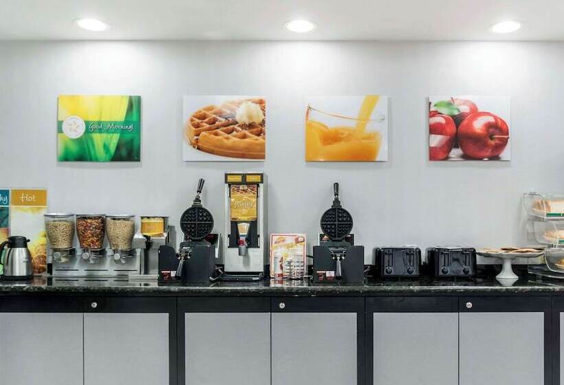 호텔 Quality Inn & Suites Banquet Center