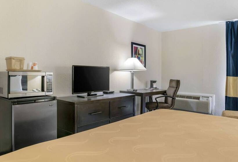 호텔 Quality Inn & Suites Banquet Center