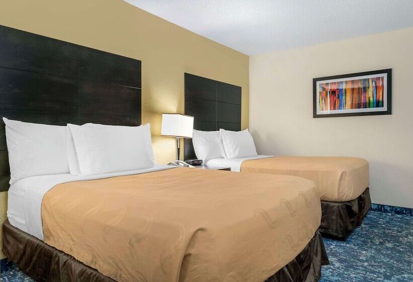 호텔 Quality Inn & Suites Banquet Center