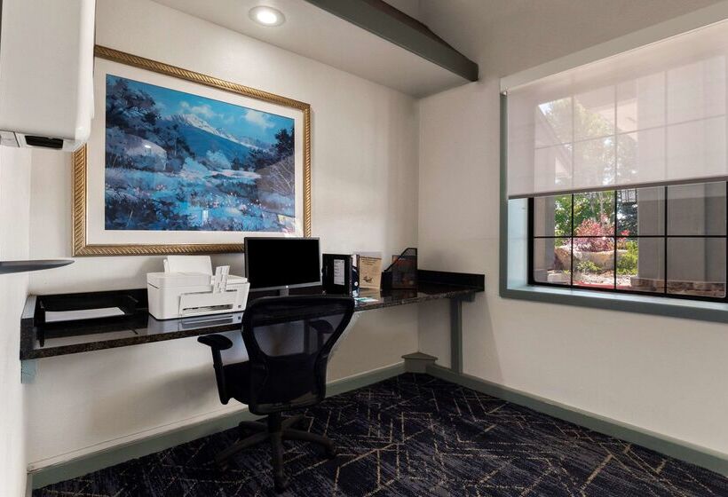 فندق Quality Inn & Suites