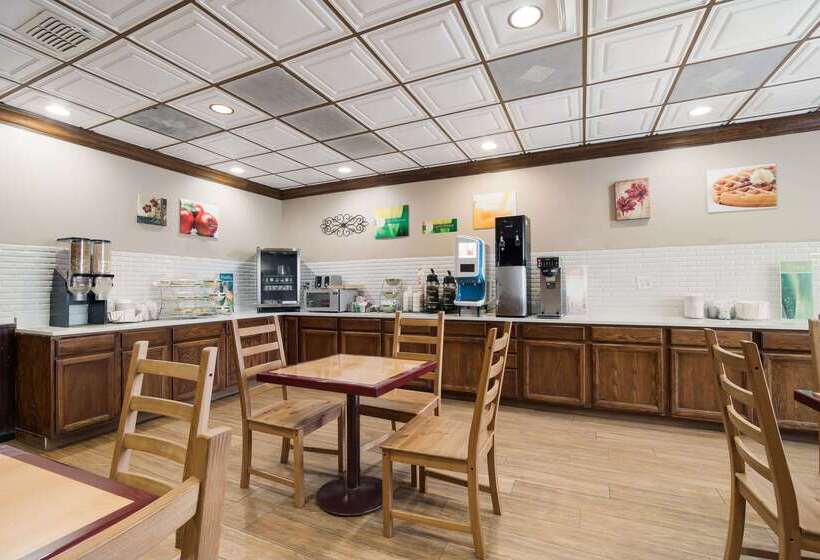 호텔 Quality Inn & Suites Conference Center Statesboro Historic District