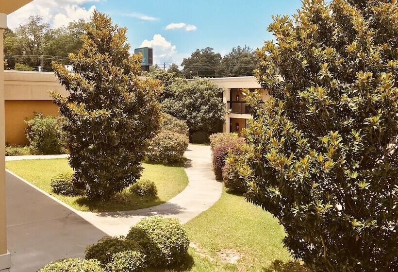 فندق Quality Inn & Suites Conference Center Statesboro Historic District