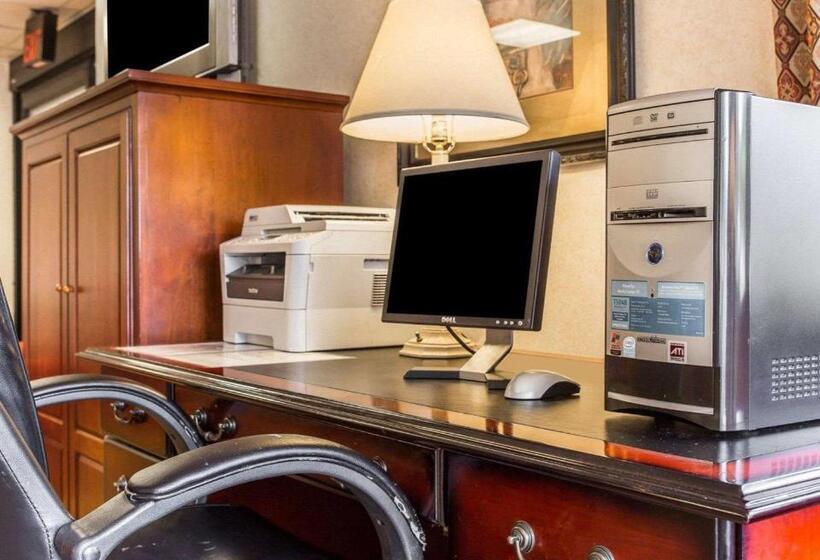 호텔 Quality Inn University